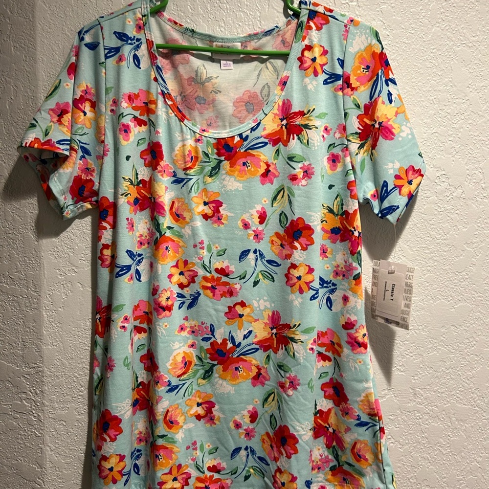 NWT LuLaRoe Classic T